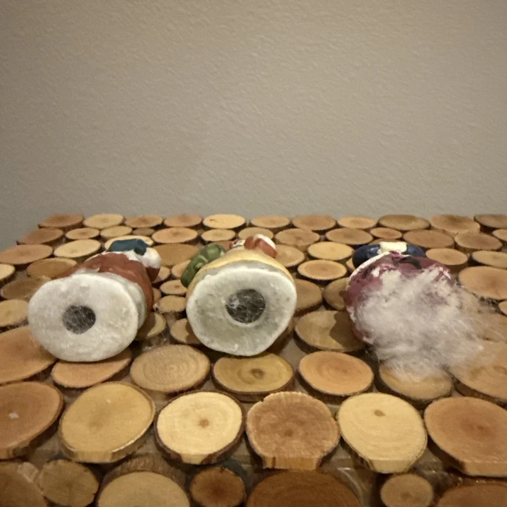 Unmarked Christmas Village Figures Lot Of‎ 3